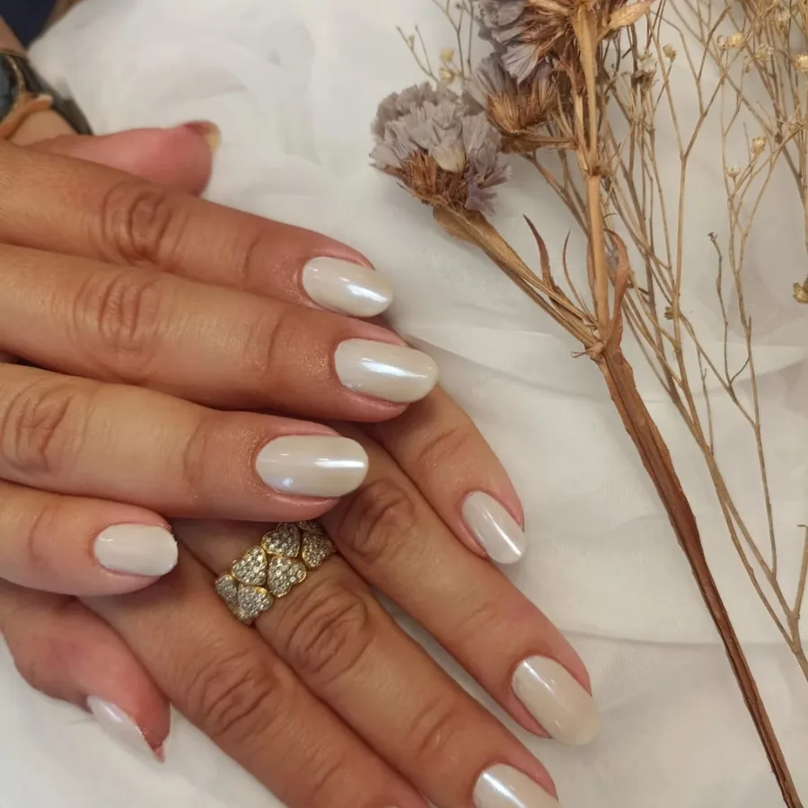 Manicure branca