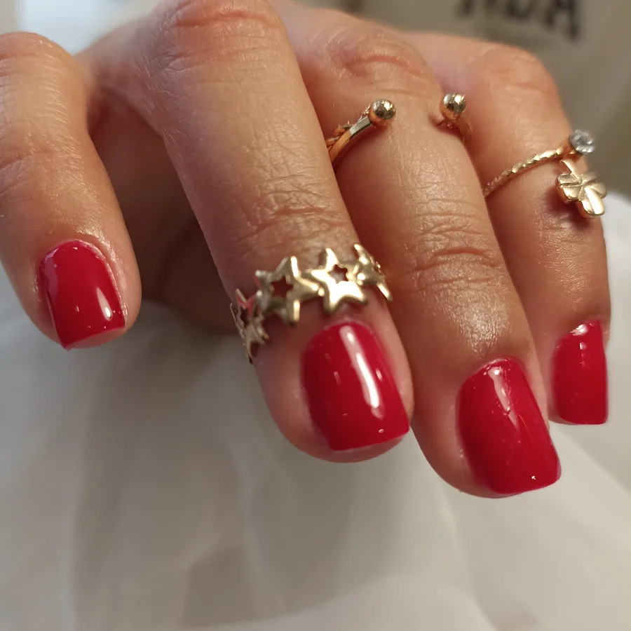Manicure vermelha